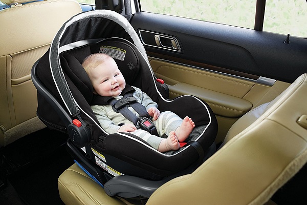Cách chọn ghế ngồi ô tô cho trẻ sơ sinh và trẻ em
